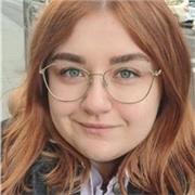 Soy una profe cercana y profesional y doy clases adaptadas a los alumnos y alumanas. Da igual la edad. Lo importante es tener ganas de divertirse aprendiendo en un ambiente amigable y libre de criticas :) estamos aquí para aprender